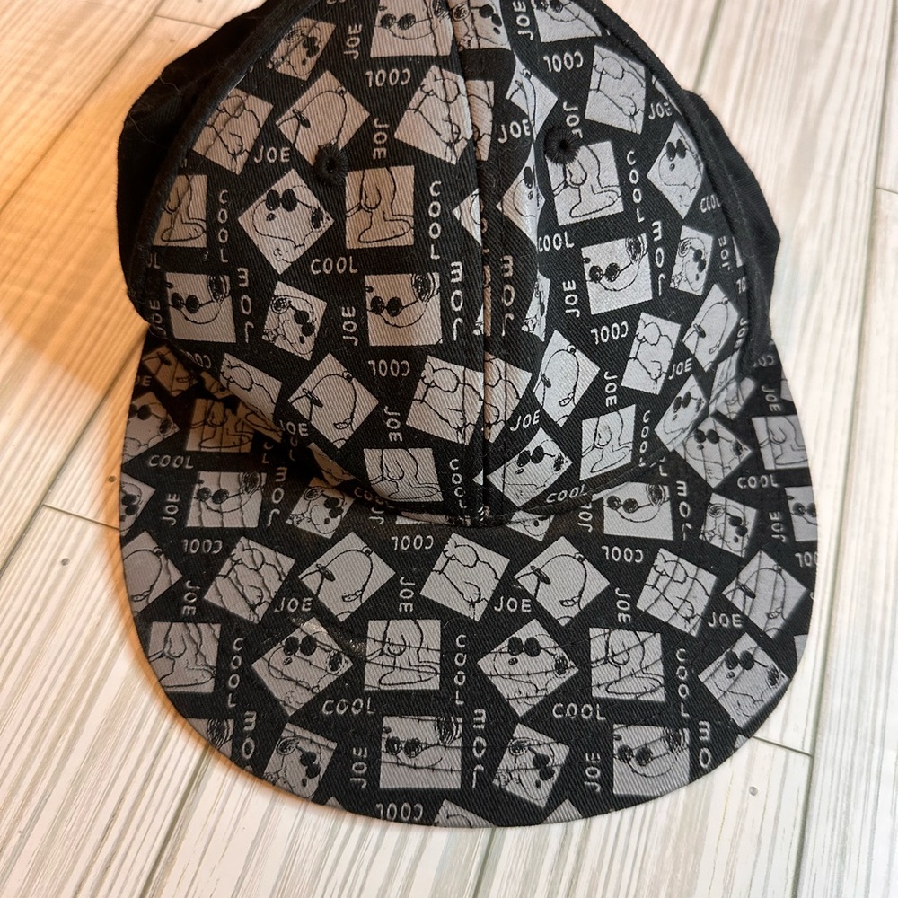Snoopy Black and Gray Graphic Cap